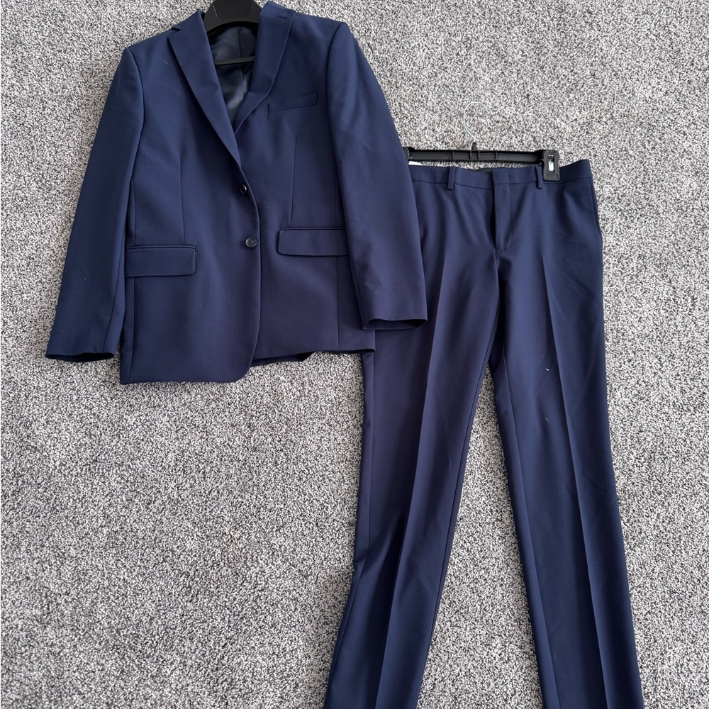 Reaction Kenneth Cole Deep Blue Suit